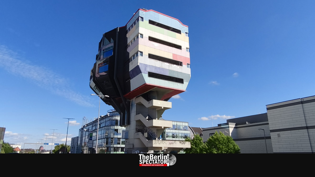 Berlin Widens Cordon Around Crumbling “Bierpinsel”